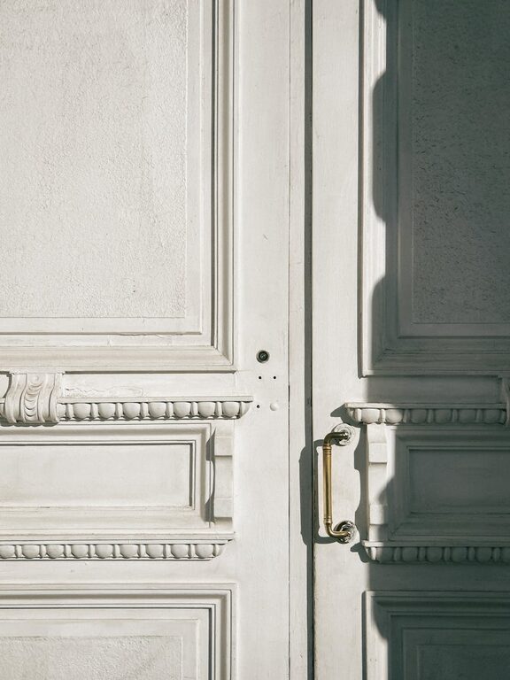 How to Keep Your Entryway Clean and Simple for a Welcoming Home